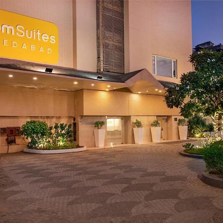 Bloomsuites L Ahmedabad Exterior photo